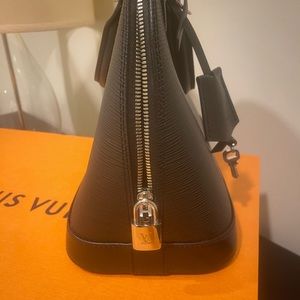 Louis Vuitton ALMA PM in EPI NOIR Black M40302 Vintage Icon